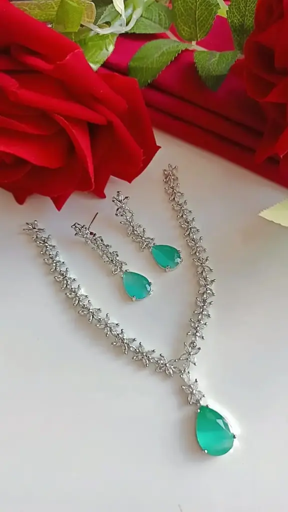 Diamond look necklace