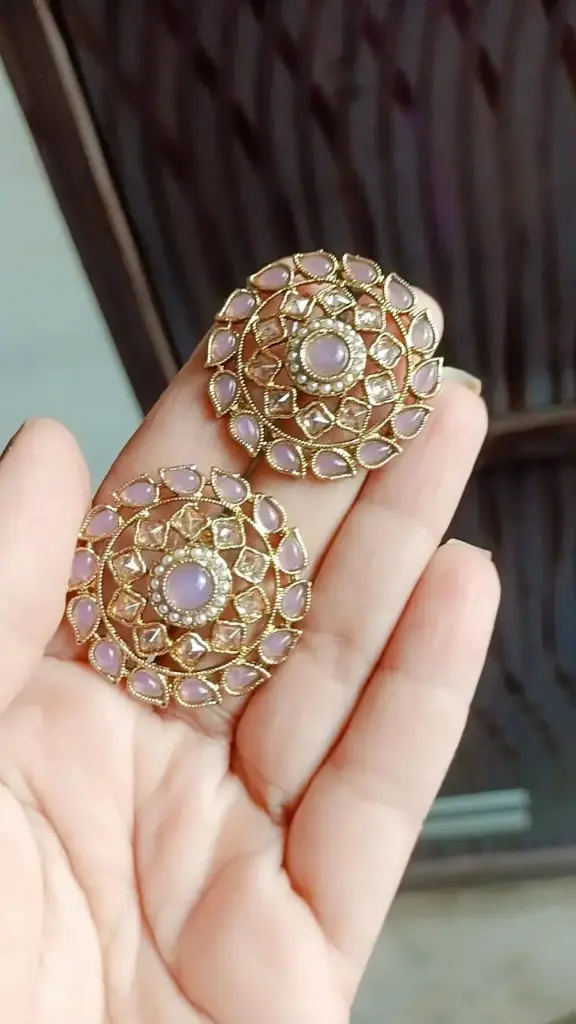 Round golden earrings