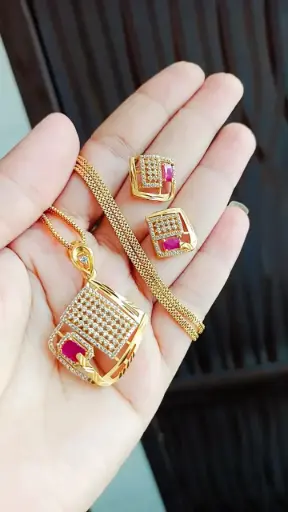 Pendent set