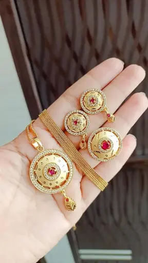 Pendent set with ring