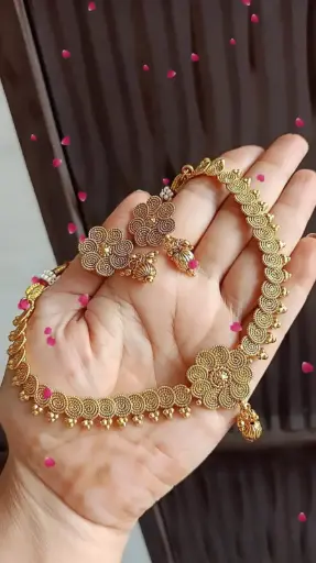 Gold look necklace